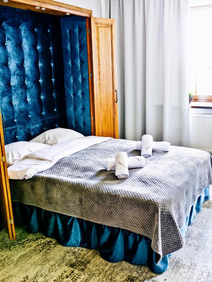 Dwor Karwacz Bed & Breakfast Przasnysz Bagian luar foto