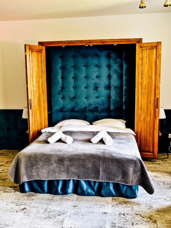 Dwor Karwacz Bed & Breakfast Przasnysz Bagian luar foto