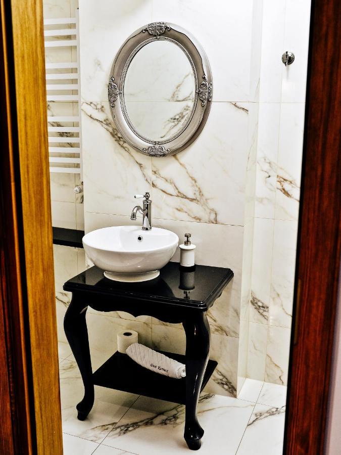 Dwor Karwacz Bed & Breakfast Przasnysz Bagian luar foto