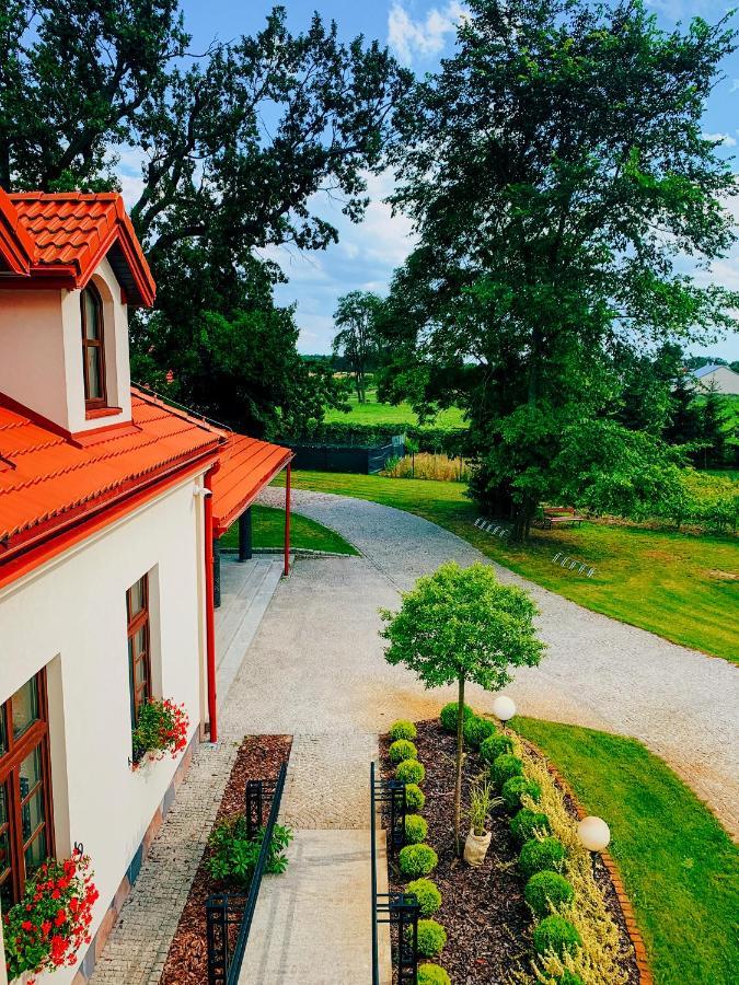 Dwor Karwacz Bed & Breakfast Przasnysz Bagian luar foto