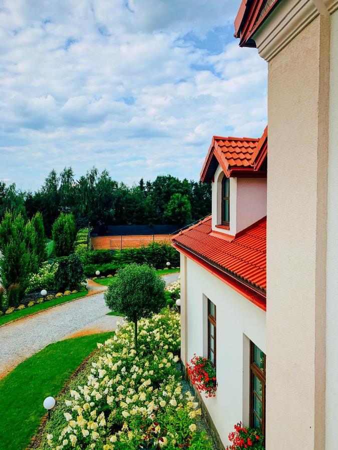 Dwor Karwacz Bed & Breakfast Przasnysz Bagian luar foto