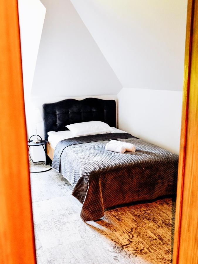 Dwor Karwacz Bed & Breakfast Przasnysz Bagian luar foto