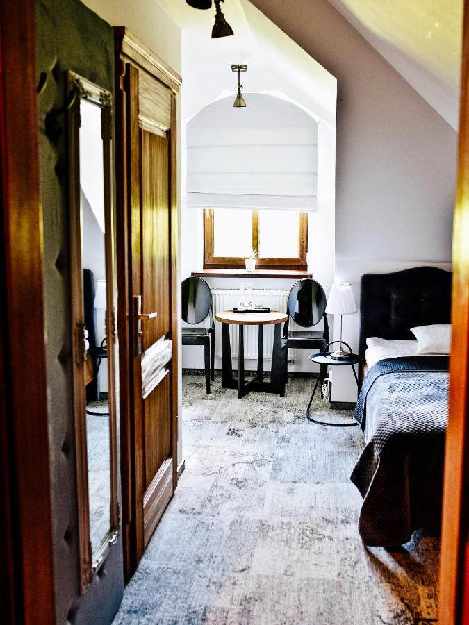 Dwor Karwacz Bed & Breakfast Przasnysz Bagian luar foto