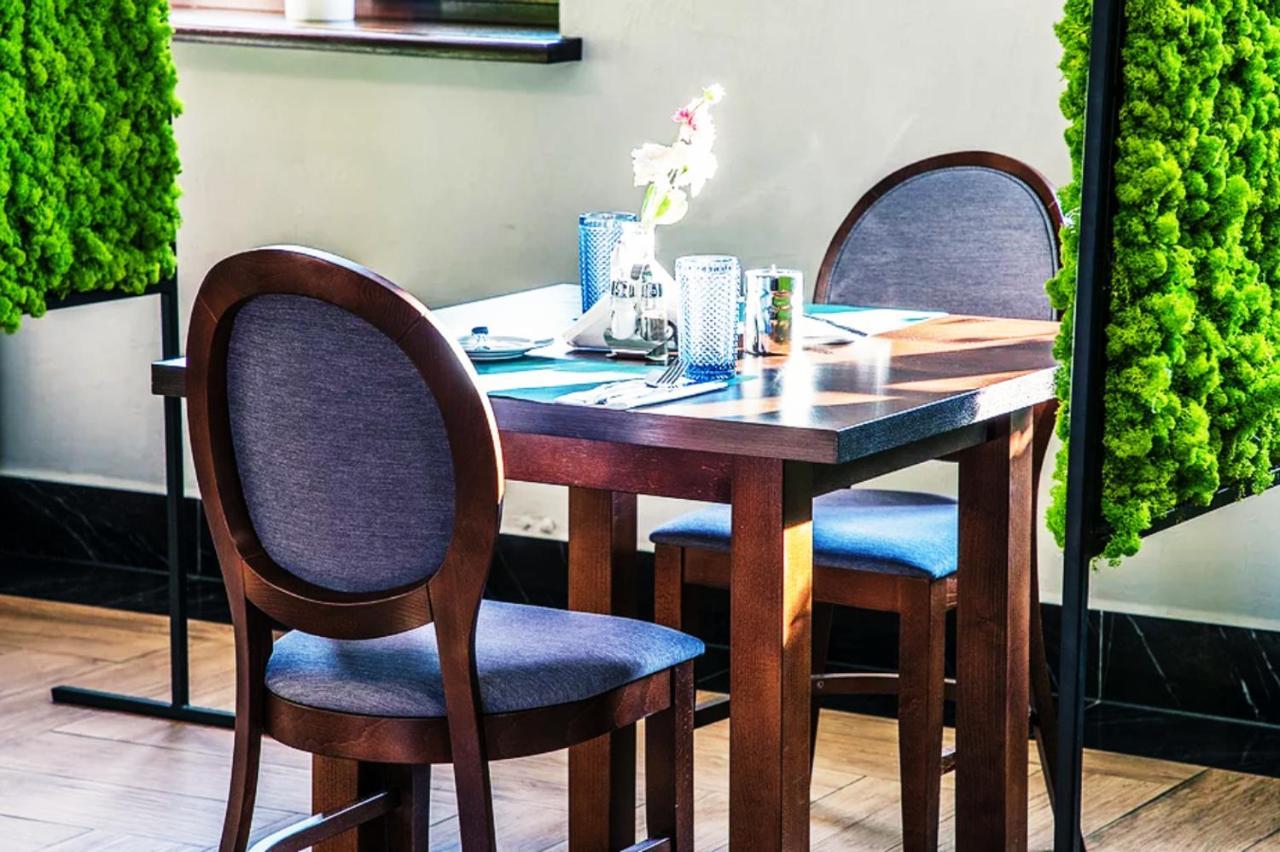 Dwor Karwacz Bed & Breakfast Przasnysz Bagian luar foto