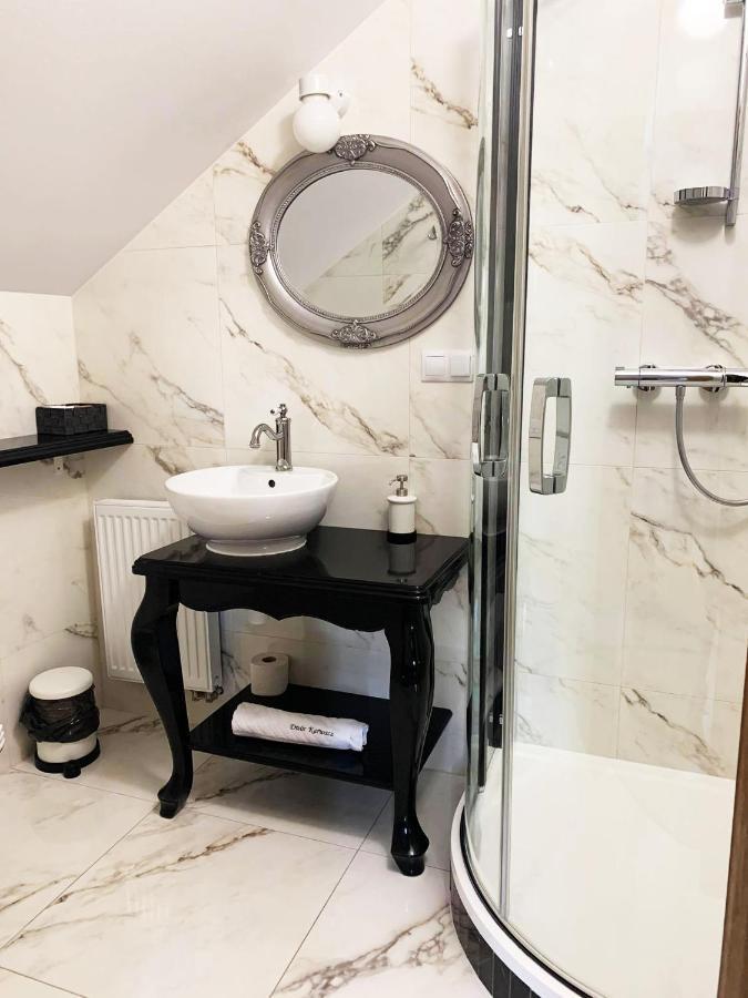 Dwor Karwacz Bed & Breakfast Przasnysz Bagian luar foto
