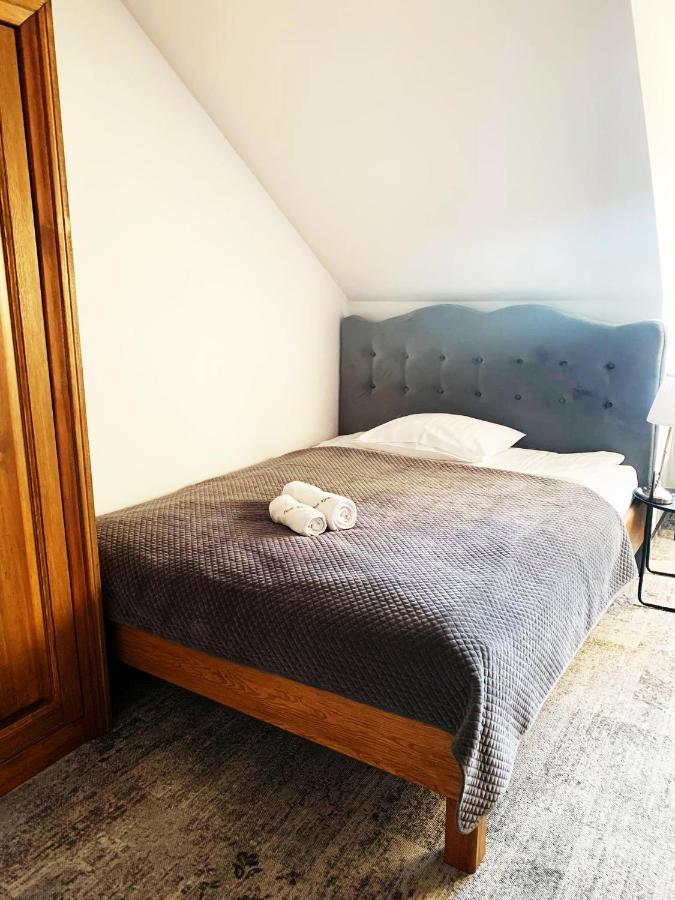 Dwor Karwacz Bed & Breakfast Przasnysz Bagian luar foto