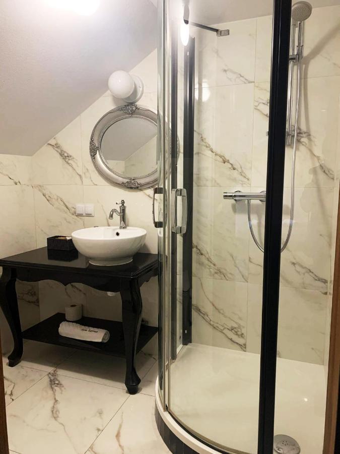 Dwor Karwacz Bed & Breakfast Przasnysz Bagian luar foto